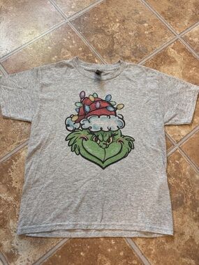 GILDAN GRAY SHORT SLEEVE HOLIDAY CHRISTMAS GRINCH KIDS YOUTH LRG TSHIRT